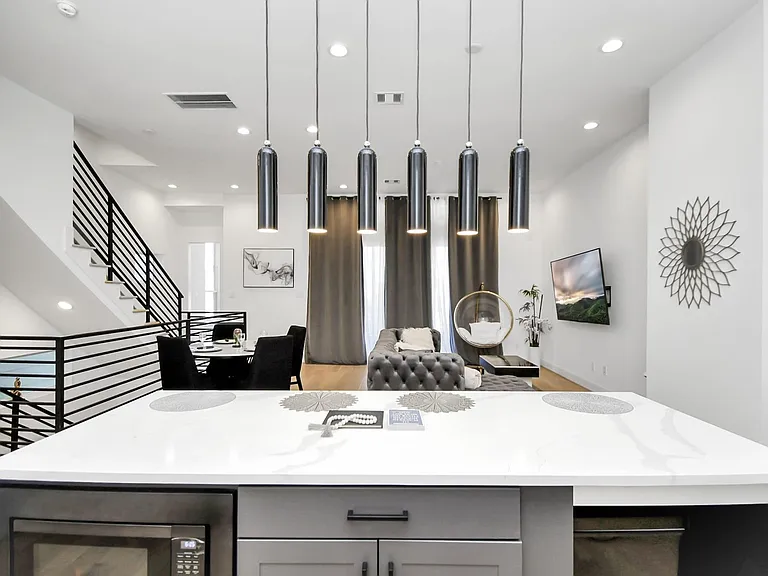 1104 Palmer St — Photo 4