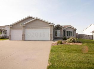 743 Lakeridge Dr, West Fargo, ND 58078