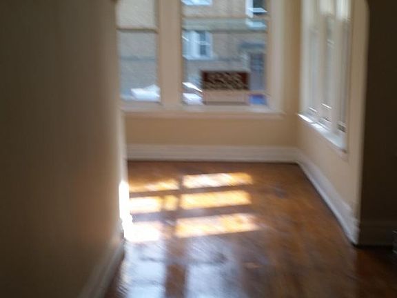 4th image of 2606 W Argyle St