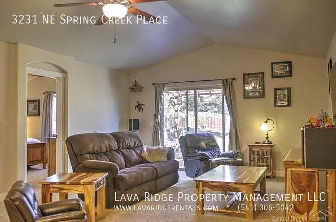 3231 NE Spring Creek Pl — Photo 10