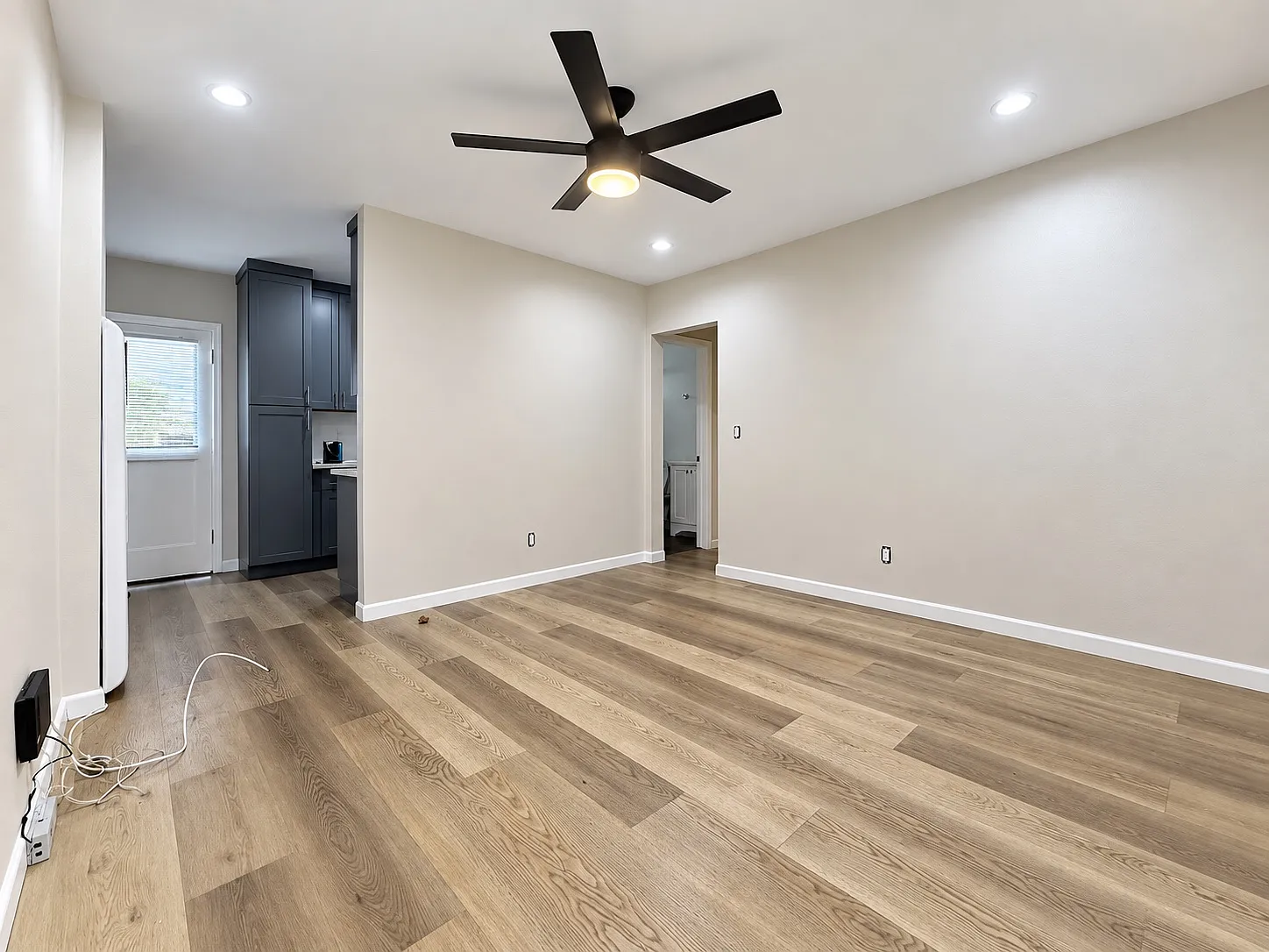 Studio, 400 sqft, $1,995 — Photo 3