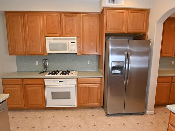 5th image of 411 Tower Hill Ave