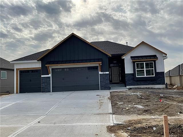 1st image of 1813 Meadow Ln