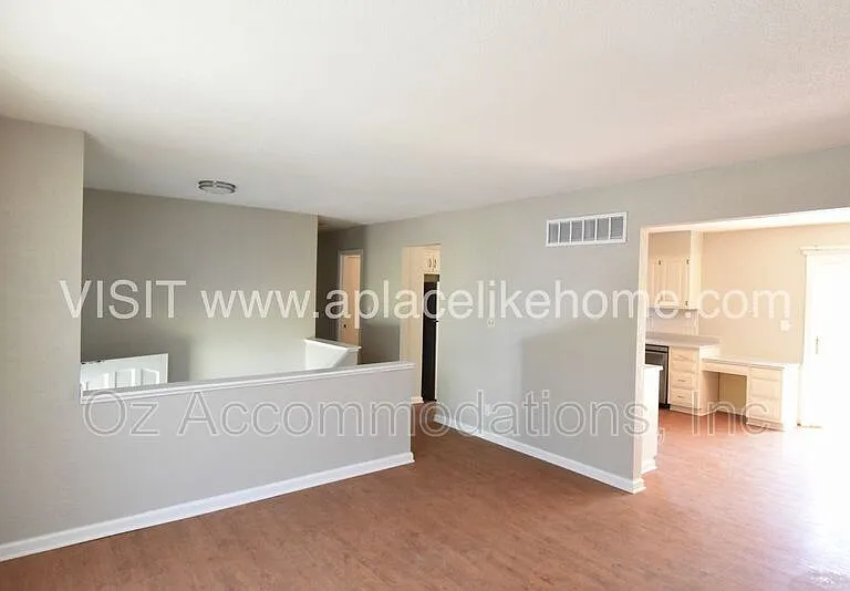 1105 W Elm Ter — Photo 6