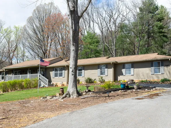 856 Ridge Mountain Dr, Boones Mill, VA 24065