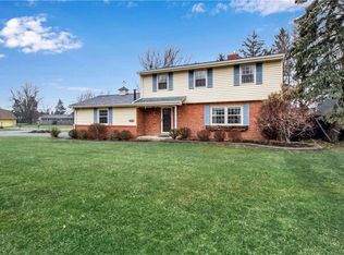5200 Ledge Ln, Williamsville, NY 14221
