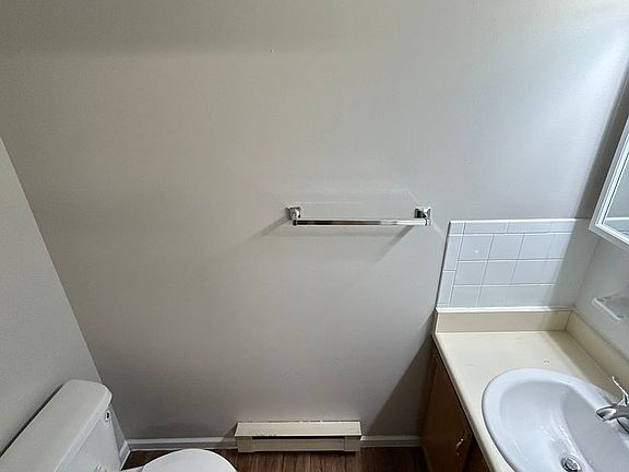 5th image of 1210 Bunker Hill Ct #B
