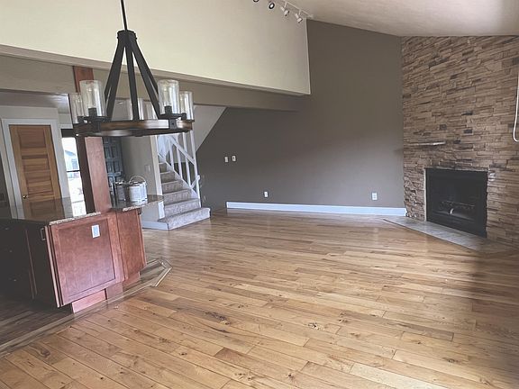 5th image of 853 Deer Blvd #2EAGLE