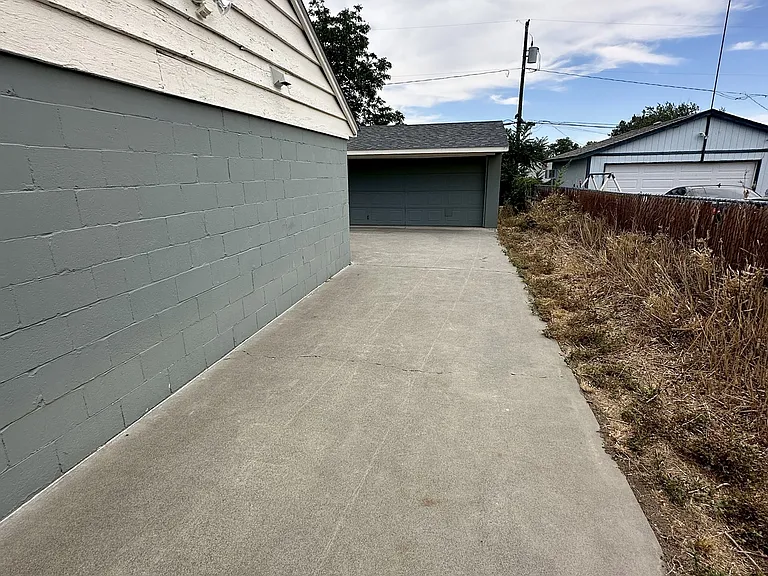 705 S Ione St — Photo 15