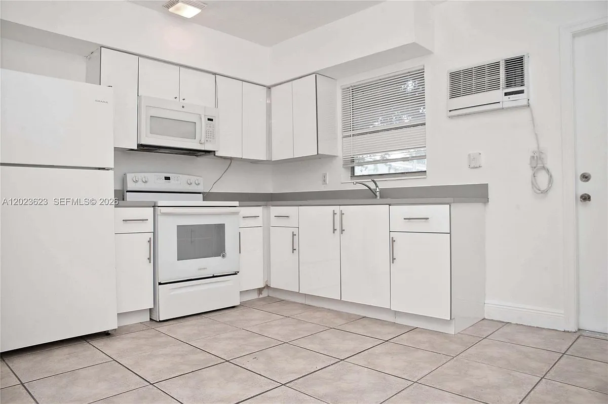Building Photo - 2206 Fillmore St #2