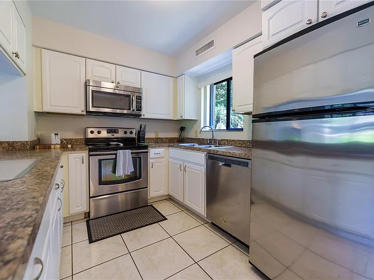 5685 Ashton Lake Dr — Photo 8