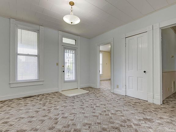 4th image of 323 W Cherry St
