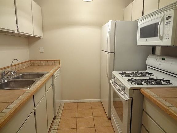 4th image of 5560 S Willow Ln