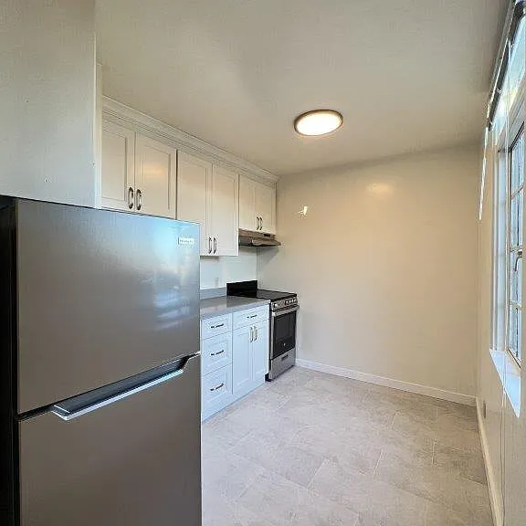 2541-2569 Le Conte Ave — Photo 5