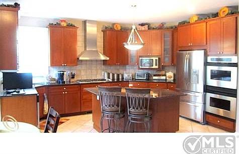 Gourmet Island Kitchen
