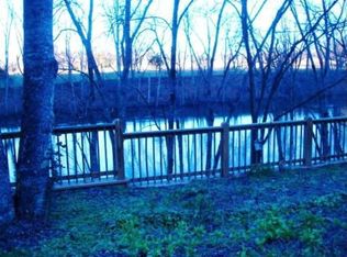 905 River Rd, Celina, TN 38551