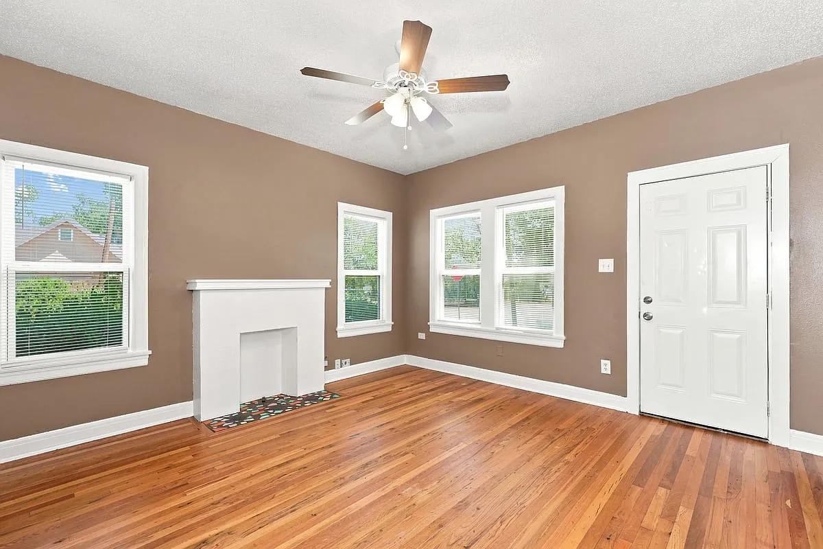 2201 Windsor Ave - 2201 Windsor Ave — Photo 3