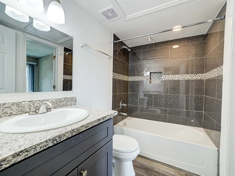 Ashford Briar Point Bathroom