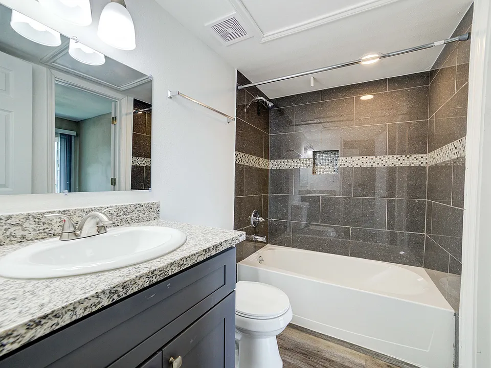 Ashford Briar Point Bathroom