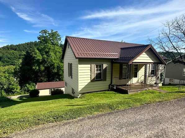 332 School St, Barrackville, WV 26559