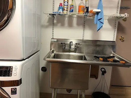 Rented by Halvatzis Realty | media 51