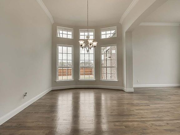 4th image of 216 Columbine Dr