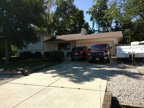 Front - Driveway/RV Parking