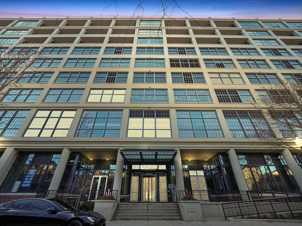 1st image of 900 N Kingsbury St APT 742