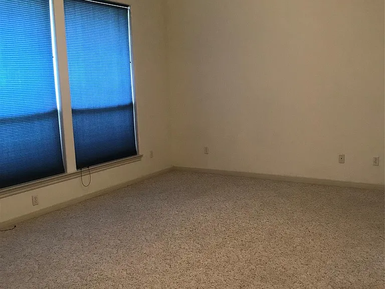 2429 Chantilly Ln — Photo 23