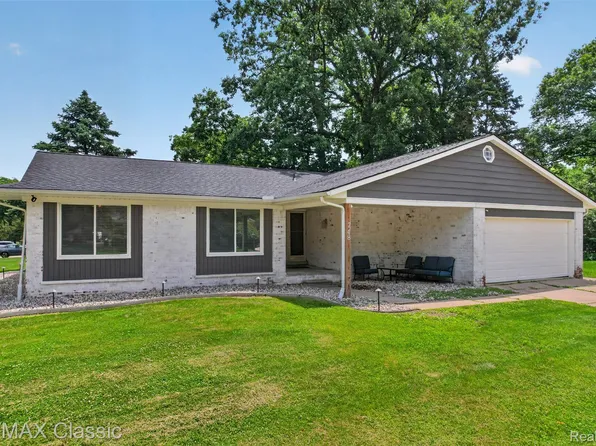 748 Randall Dr, Troy, MI 48085