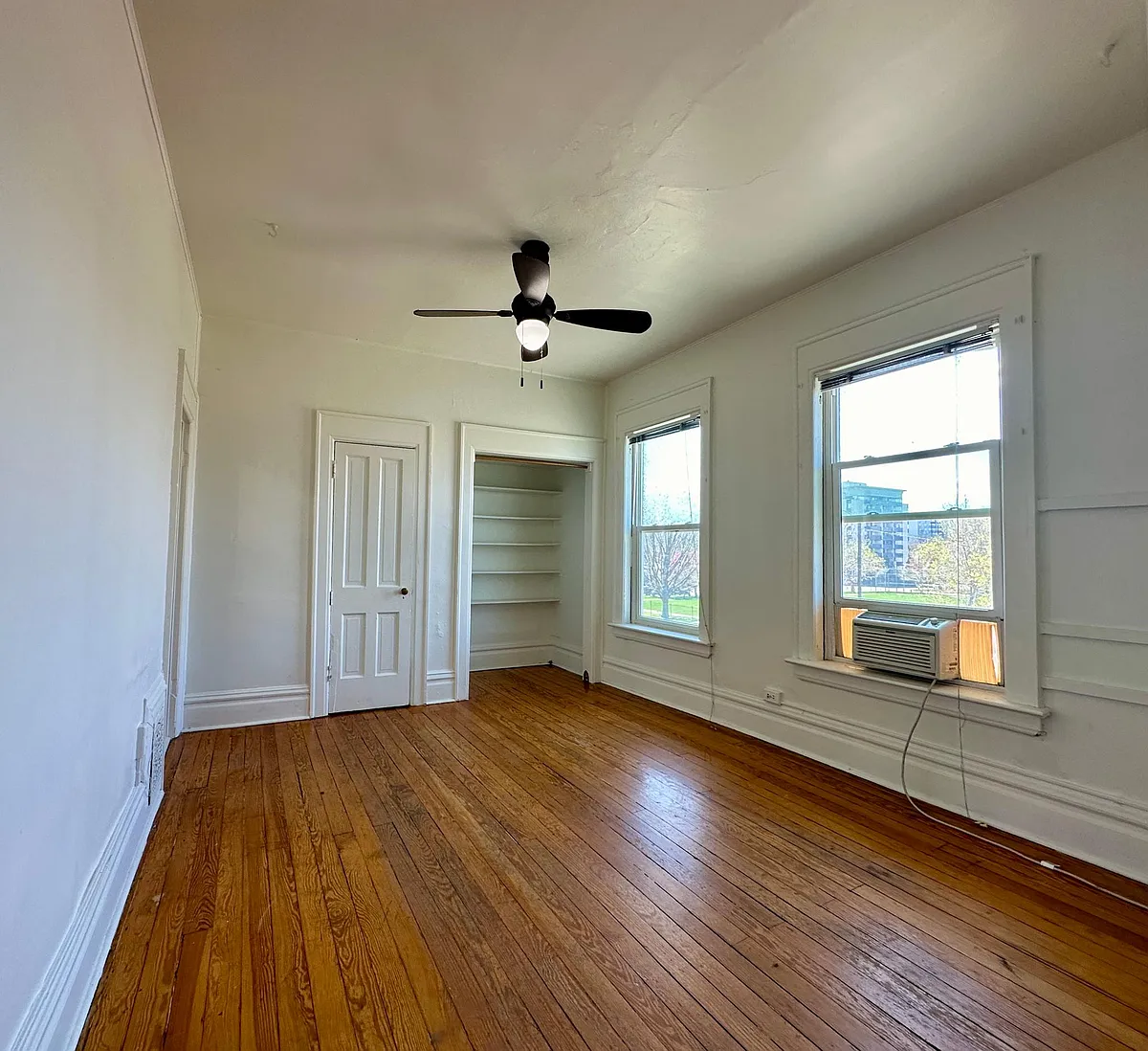 Building Photo - 1638 N High St #3