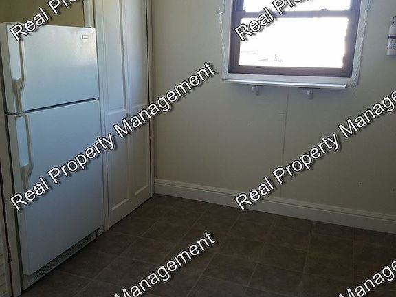 4th image of 610 1/2 Valparaiso St