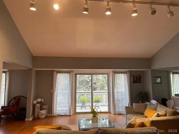 (undisclosed Address), New Haven, CT 06515