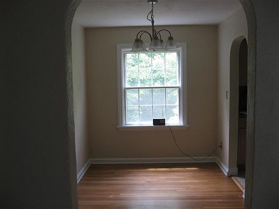 5th image of 2767 Crescent Blvd