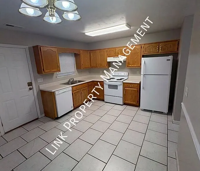 1106 Carline Rd #B — Photo 2