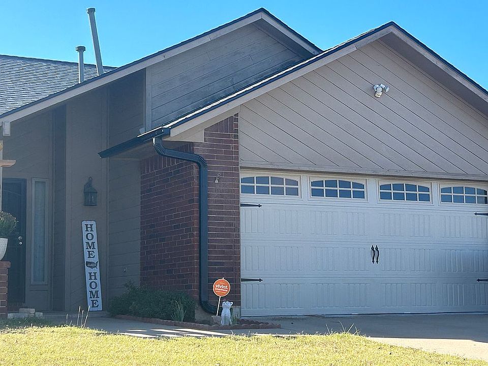 2nd image of 1108 NW Willow Pl