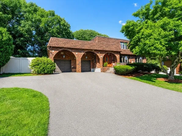 15 Cabot Rd, Stoneham, MA 02180