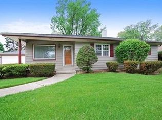 819 Jenny Ln, Aurora, IL 60506