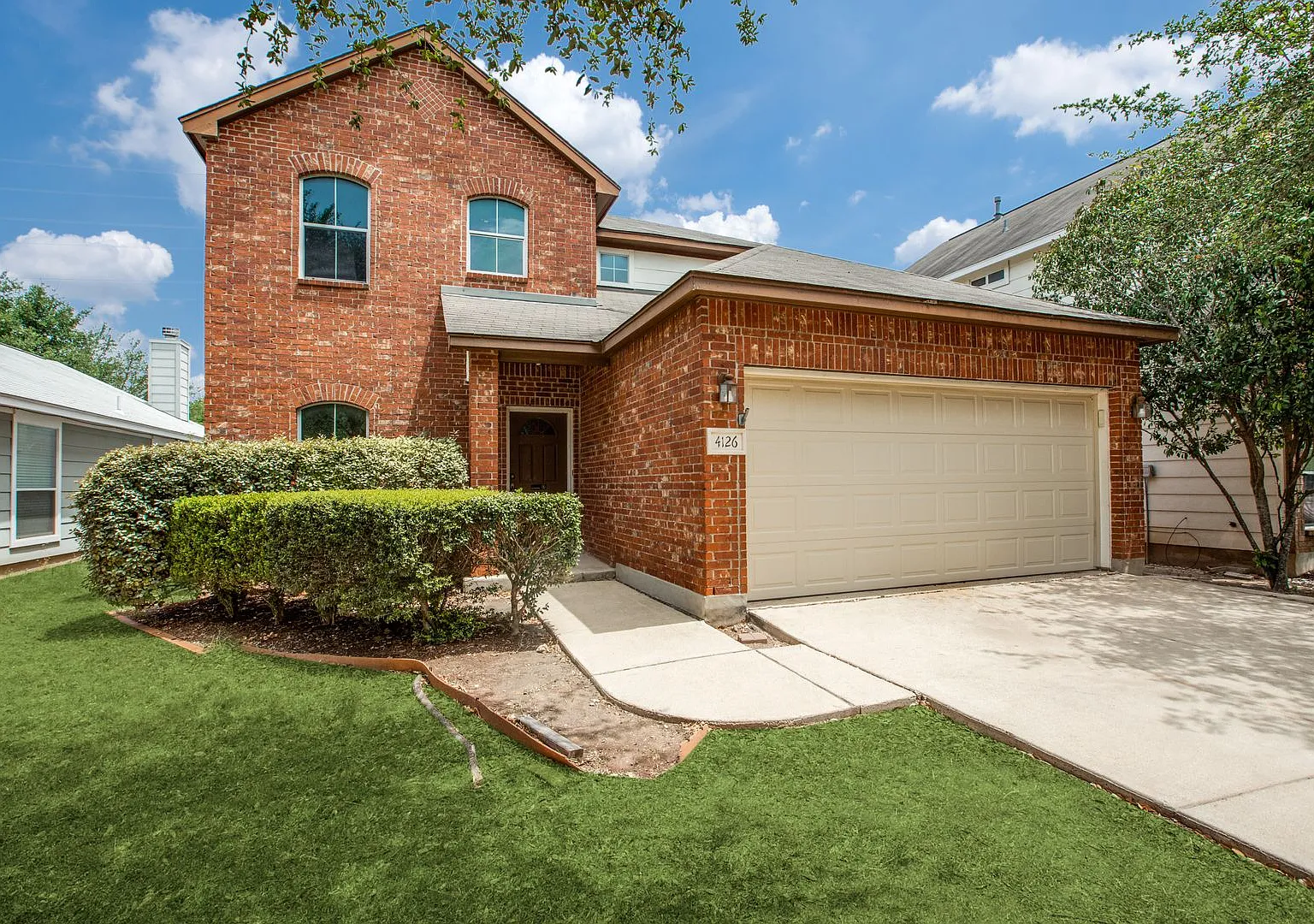 5 Bedroom/2.5 Bathroom Westover Elm Subdivision — Photo 1