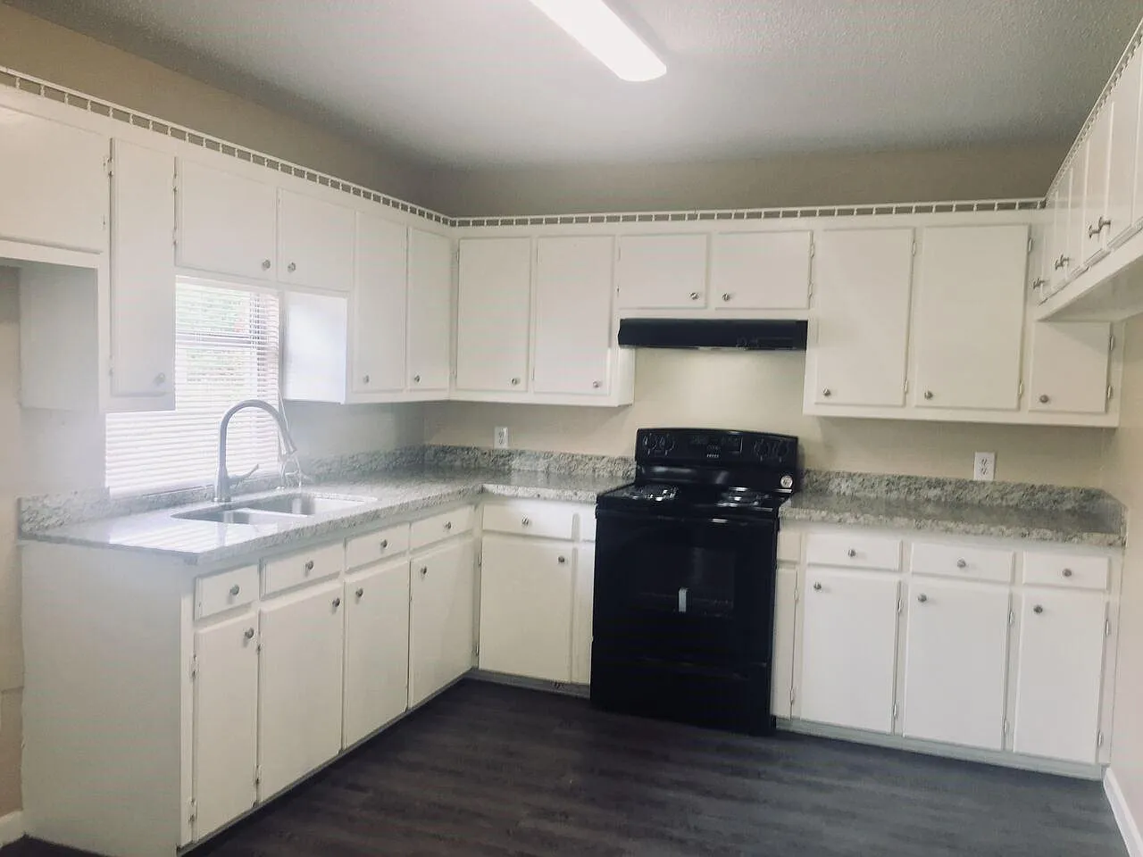3 bed, 1.0 bath, 1482 sqft, $1,495 — Photo 3