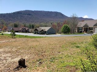 32 N Crab Meadow Dr, Hendersonville, NC 28739