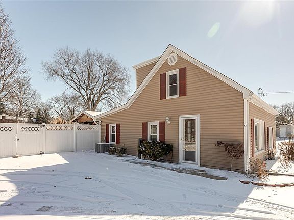 3rd image of 2202 Williams St