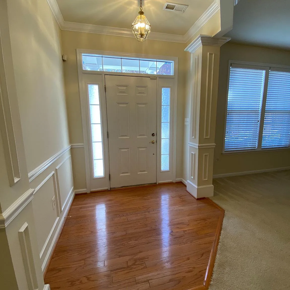 3 bed, 4.0 bath, 2012 sqft, $3,500 — Photo 3