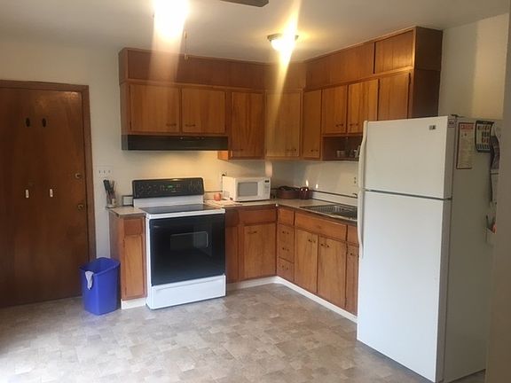 2nd image of 3216 S Chippewa Ln