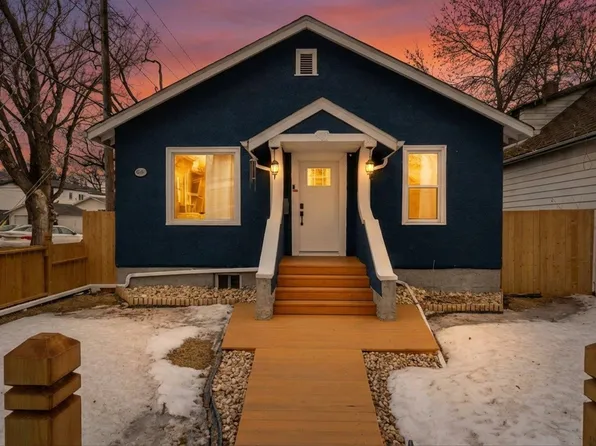 11947 92nd St NW, Edmonton, AB T5G 1A7