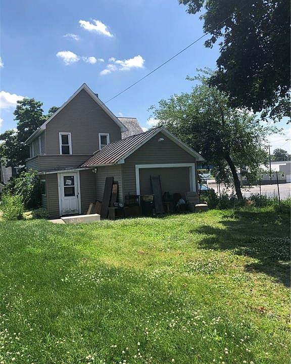 2nd image of 207 E Jackson St