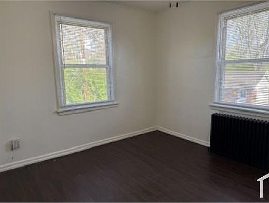 2nd image of 221 Valleyview Dr APT 3