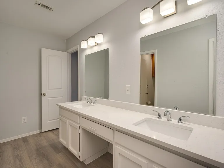 2104 Magazine St — Photo 20