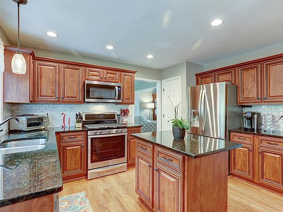 4th image of 11910 Carriage Park Ln