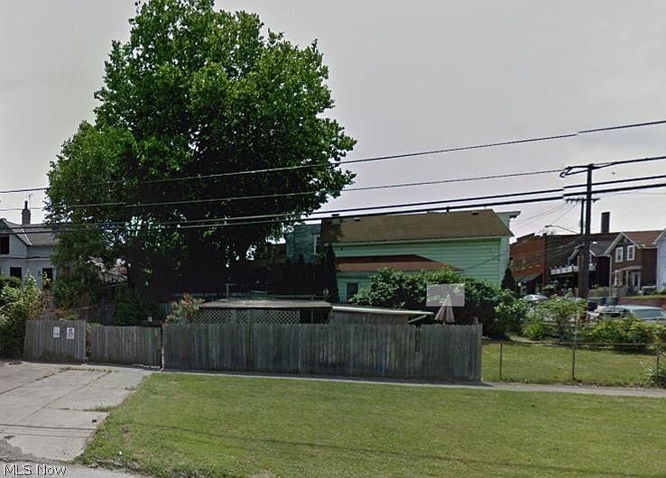 2nd image of 701-703 Literary Rd